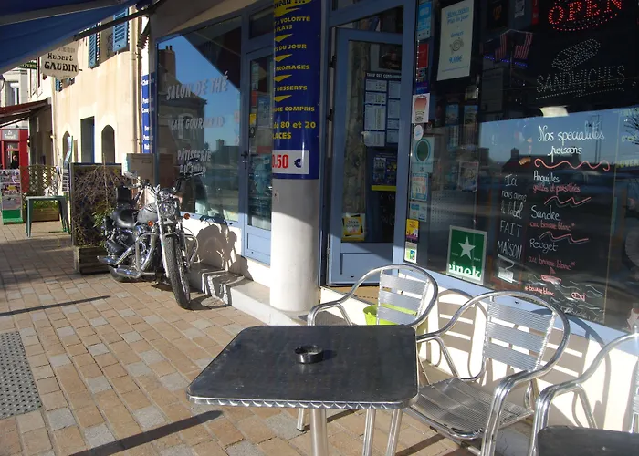 Aux Amis Reunis 住宿加早餐酒店 2*