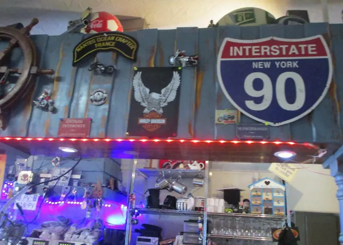 Aux Amis Reunis 住宿加早餐酒店